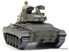 Tamiya 35391 M24 Chaffee European Theater – 1:35 – amerykański czołg lekki